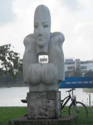 121 nhung buc tuong la o cong vien hue hinh 0 Những bức tượng nghệ thuật kỳ lạ ở công viên Huế 